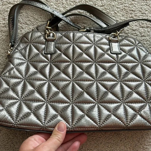 Kate Spade silver quilted leather handbag/crossbody bag. Good condition! - Picture 3 of 6
